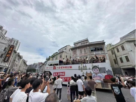 超跑嘉年华，汕头八合里牛肉火锅展现非遗美食