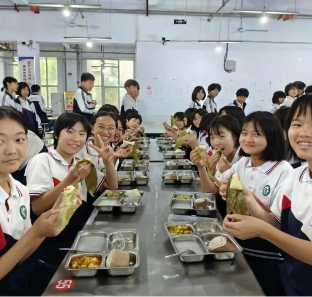 河北邯郸肥乡区第五中学开展包粽子,做香囊,迎端午活动